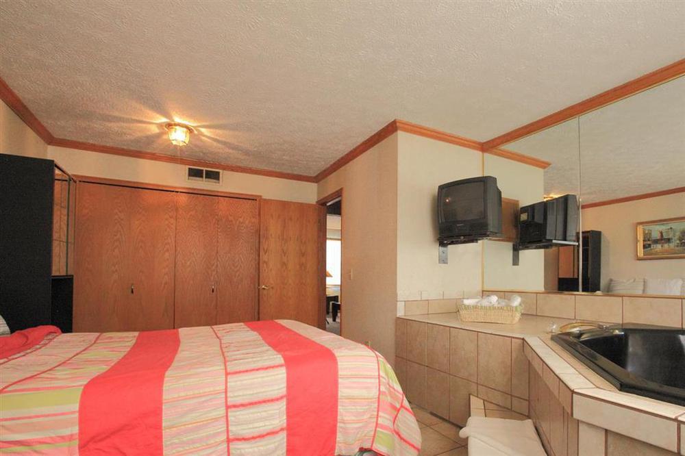 Magnuson Hotel Extended Stay Canton Ohio Lake Cable Room photo